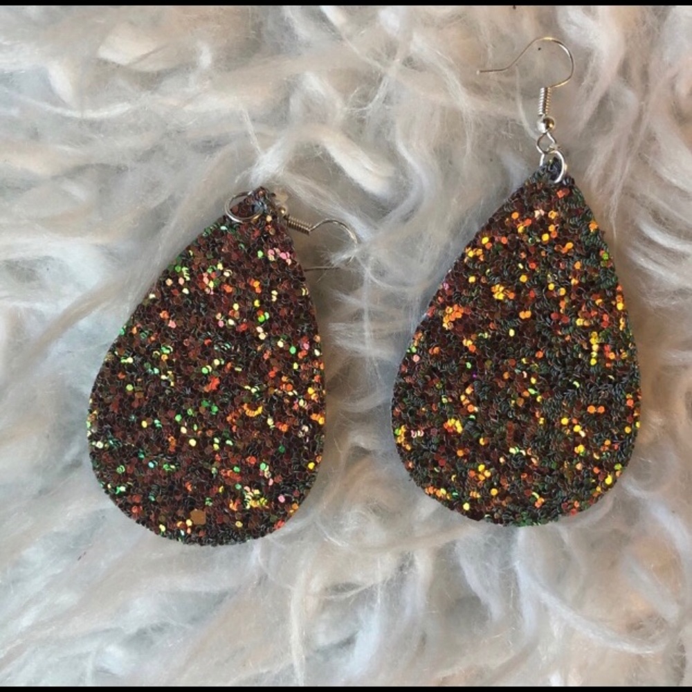 Teardrop glitter earrings